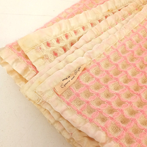 Small pink white vintage - &,