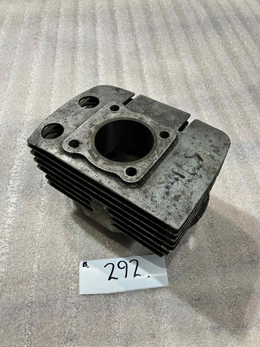 Suzuki gt250 left cylinder - x7,