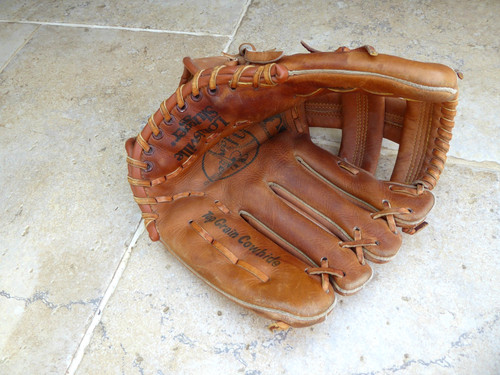Louisville slugger baseball - louisville,