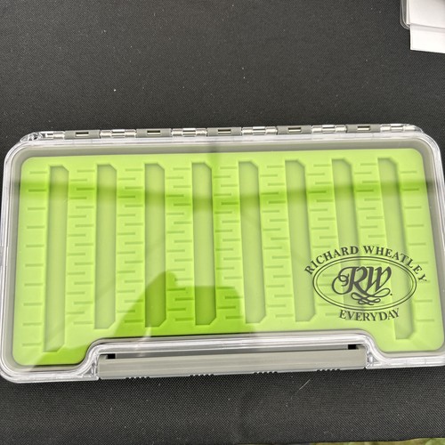 Slim fly fishing - fly, box