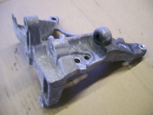 Peugeot 207 alternator bracket - 207,