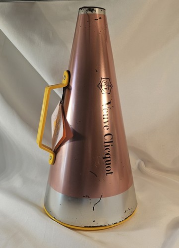 Veuve clicquot megaphone - clicquot,