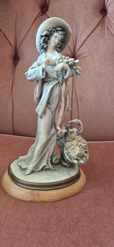 Capodimonte lady with basket - capodimonte,