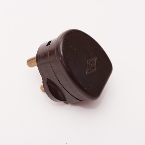 Brown bakelite round - bakelite, prong
