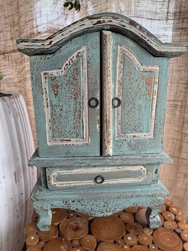 Distressed wooden jewellery - distressed,