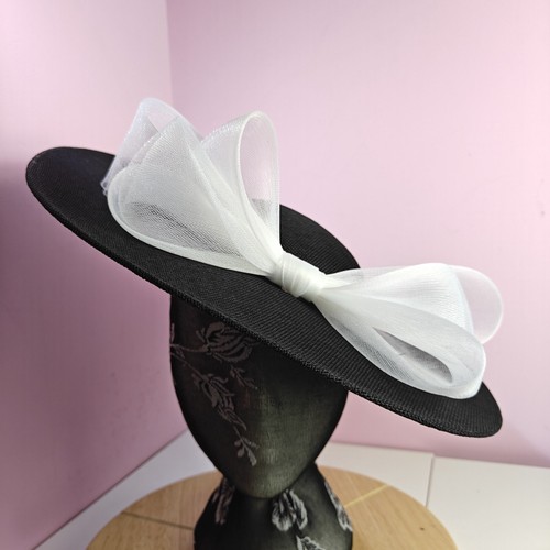 Black white large fascinator - white,