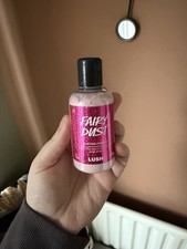 LUSH SNOW FAIRY DUST DUSTING