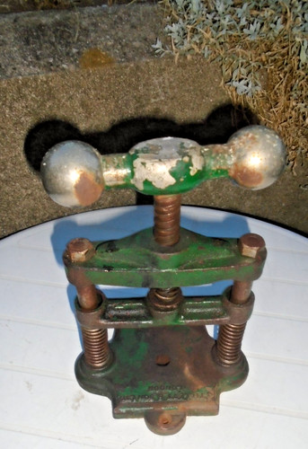 Small vintage cast iron the - iron, "the