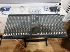 Allen and Heath GL2200 Mixing