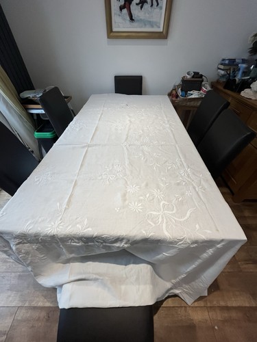 Large embroidered banquet - large,