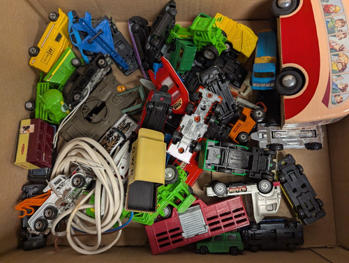 Job lot diecast vehicles - lot,