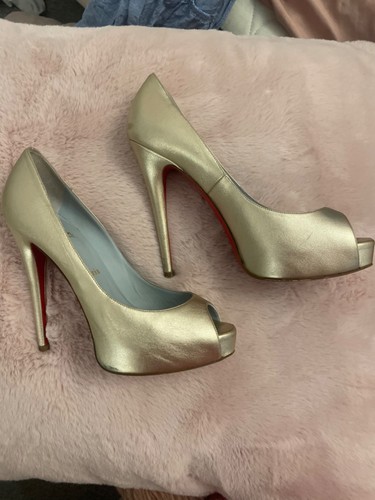 Gorgeous gold louboutins - gold,