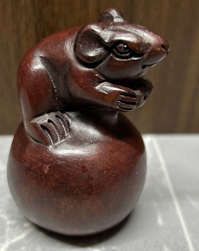 Netsuke mouse ball - on,