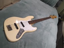 Fender squire jazz bass 1984