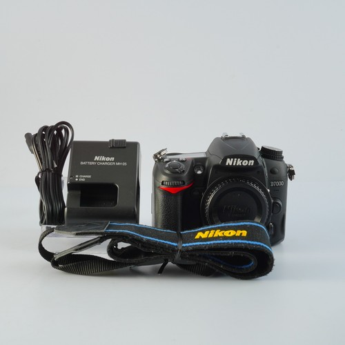 Near mint nikon - 20.9mp, [