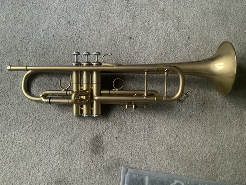 Bach stradivarius model 37 - ,