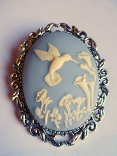 Stunning blue cream - &,