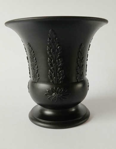 Wedgwood black basalt - black,