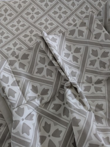 Laura ashley jones pinch - mr,