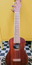 Ukulele Fender with Bag and Digital Tuner. Excellent Condition #869