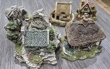 Beautiful Lilliput Lane x 4 Miniature Houses as a bundle.
