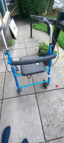 Ollator walker with - with, seat