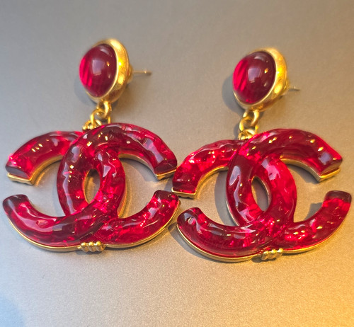 Chanel gold tone red - cc, logo