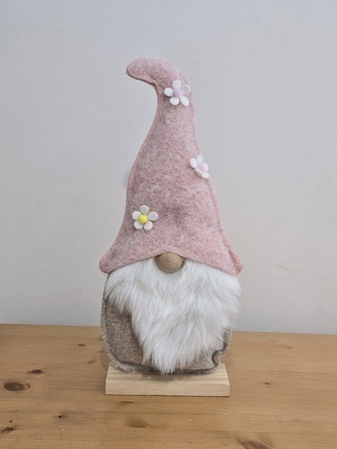 5cm pink beige felt - &,
