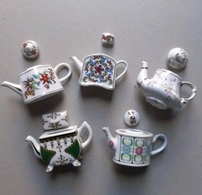 Set of 5 Miniature Teapots, PA