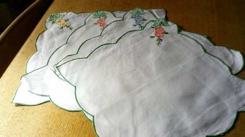 Vintage hand embroidered - hand,