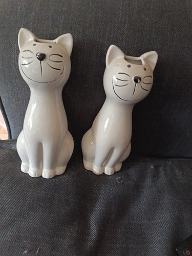 White ceramic cats - cats, radiator