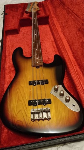 Fernandes fretless jazz bass - fretless,