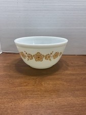 Vtg Pyrex Butterfly Gold 402  1.5 Qt Mixing Bowl