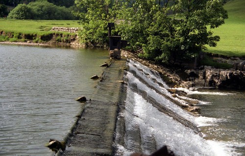 Photo linton weir wharfedale - -,