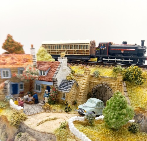 Scale gauge locomotive train - n,