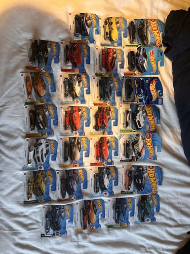 Hotwheels bundle total - hotwheels,
