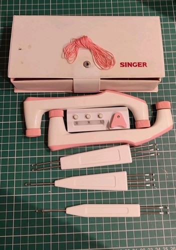 Singer knitting machine - knitting,