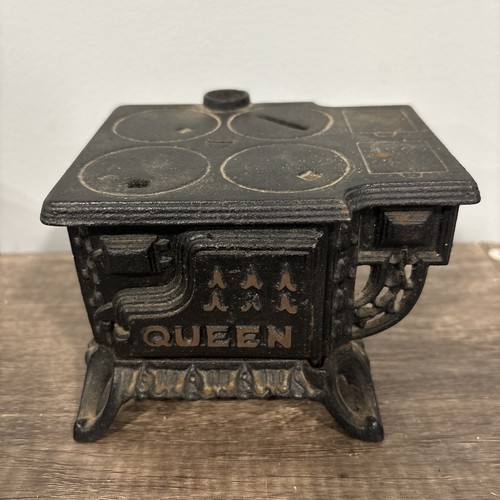 Queen cast iron miniature - cast,
