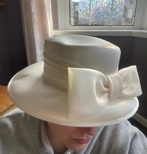 Cream satin style ivory 1950s wedding hat vintage classic elegant accessory Vtg