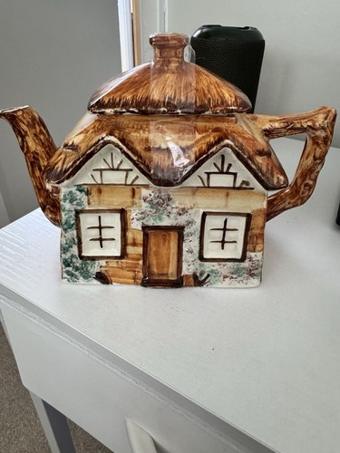 Keele street pottery cottage - keele,