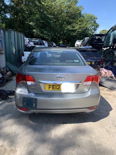 Toyota avensis 2012 mk3 - toyota, driver