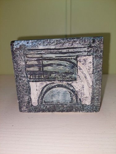 Troika square vase