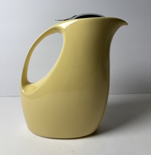 Vintage bee house japan retro - vintage,