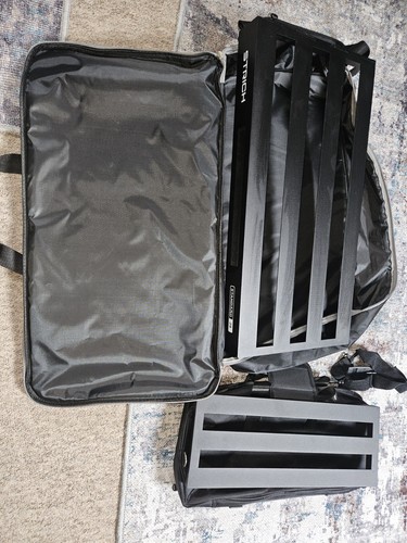 Stitch and smal pedalboard - stitch,
