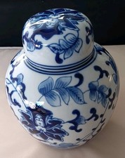Chinese blue & white Ginger Jar with Cover. 6"/15cm Ht.