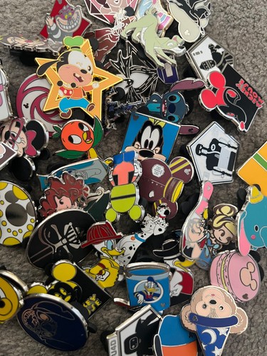 Disney pins mixed trading