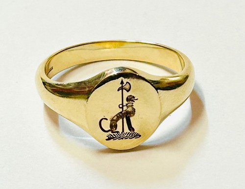9ct solid gold greyhound - “9ct,