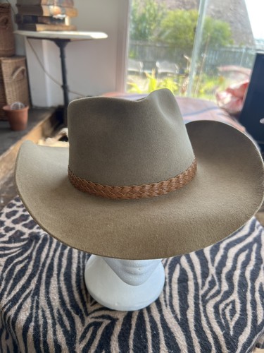 Nwot akubra snowy - snowy, river