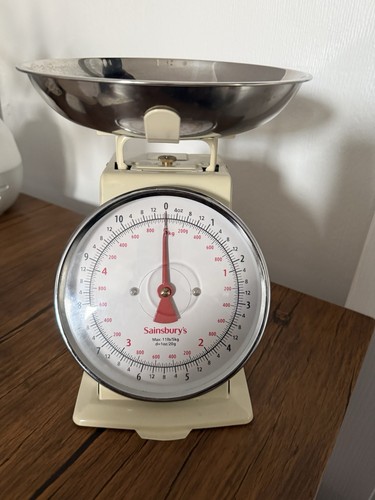 Old fashioned kitchen scales - old,