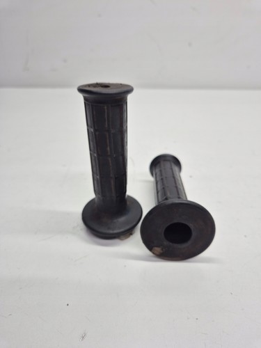 Yamaha 600 17303 grips - 600,